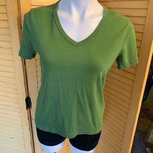 Women’s Eddie Bauer V neck T shirt. Size L
